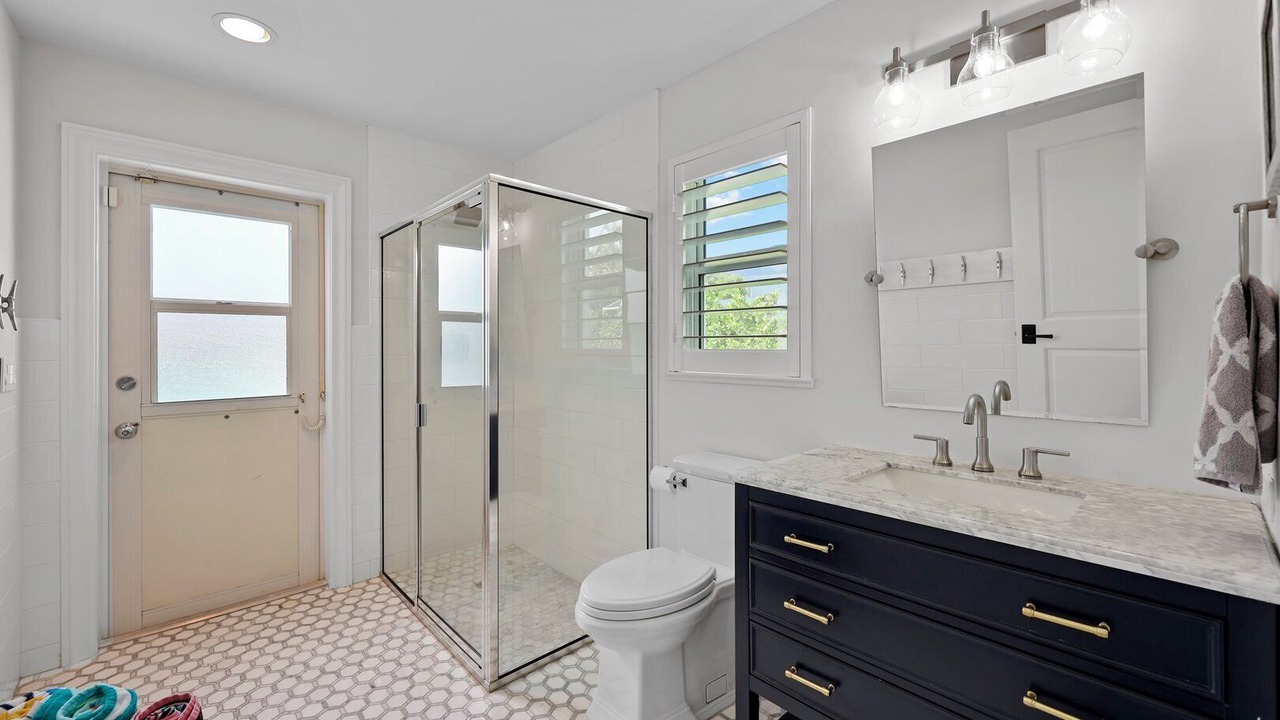 Photo of Bathroom in Park Shore