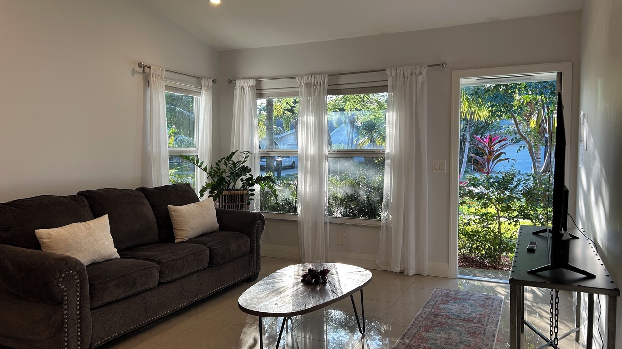 Photo of Livingroom in Deerfield Beach