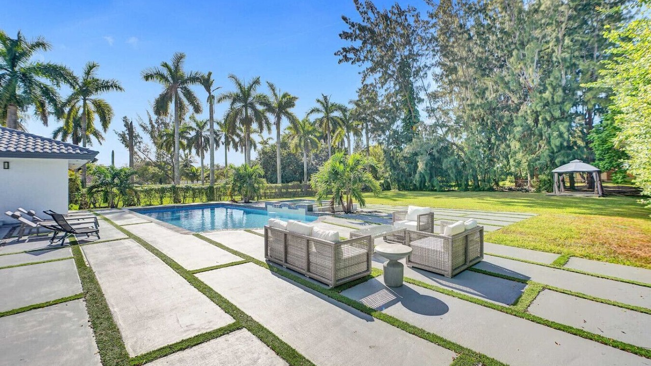 Photo of Outdoor in Kendale Lakes