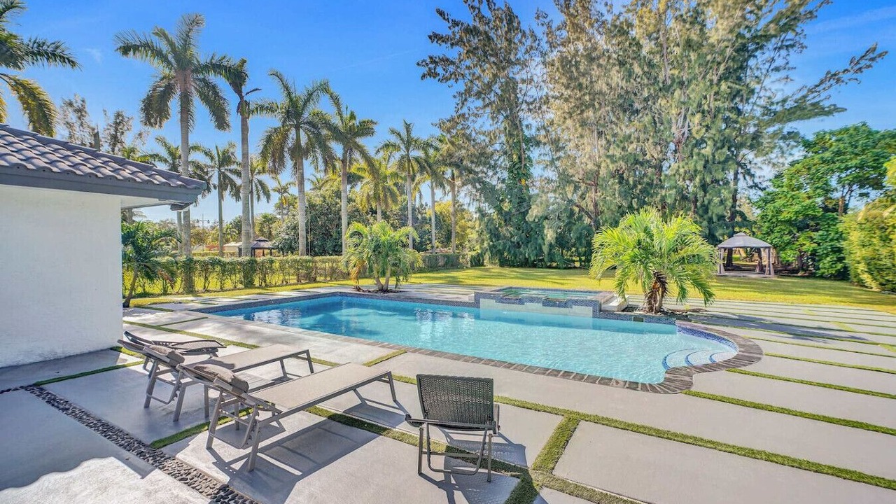 Photo of Outdoor in Kendale Lakes