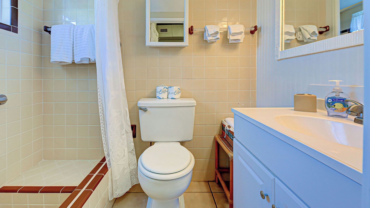 Photo of Bathroom in Golden Beach