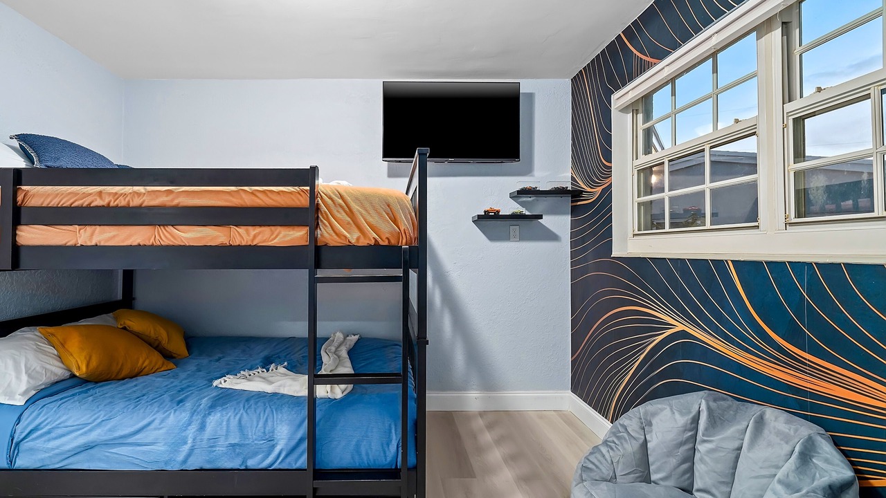 Photo of Bedroom in Sunset