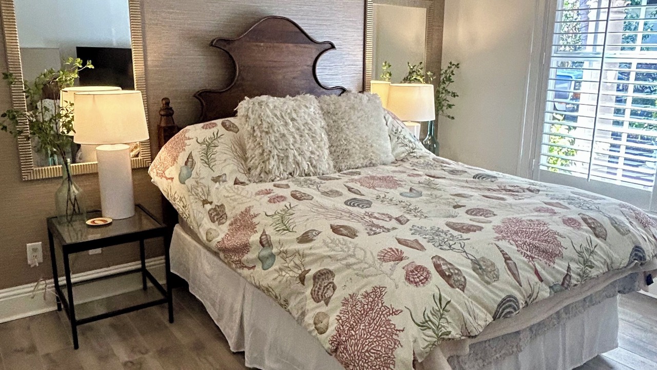 Photo of Bedroom in Longshore Lake