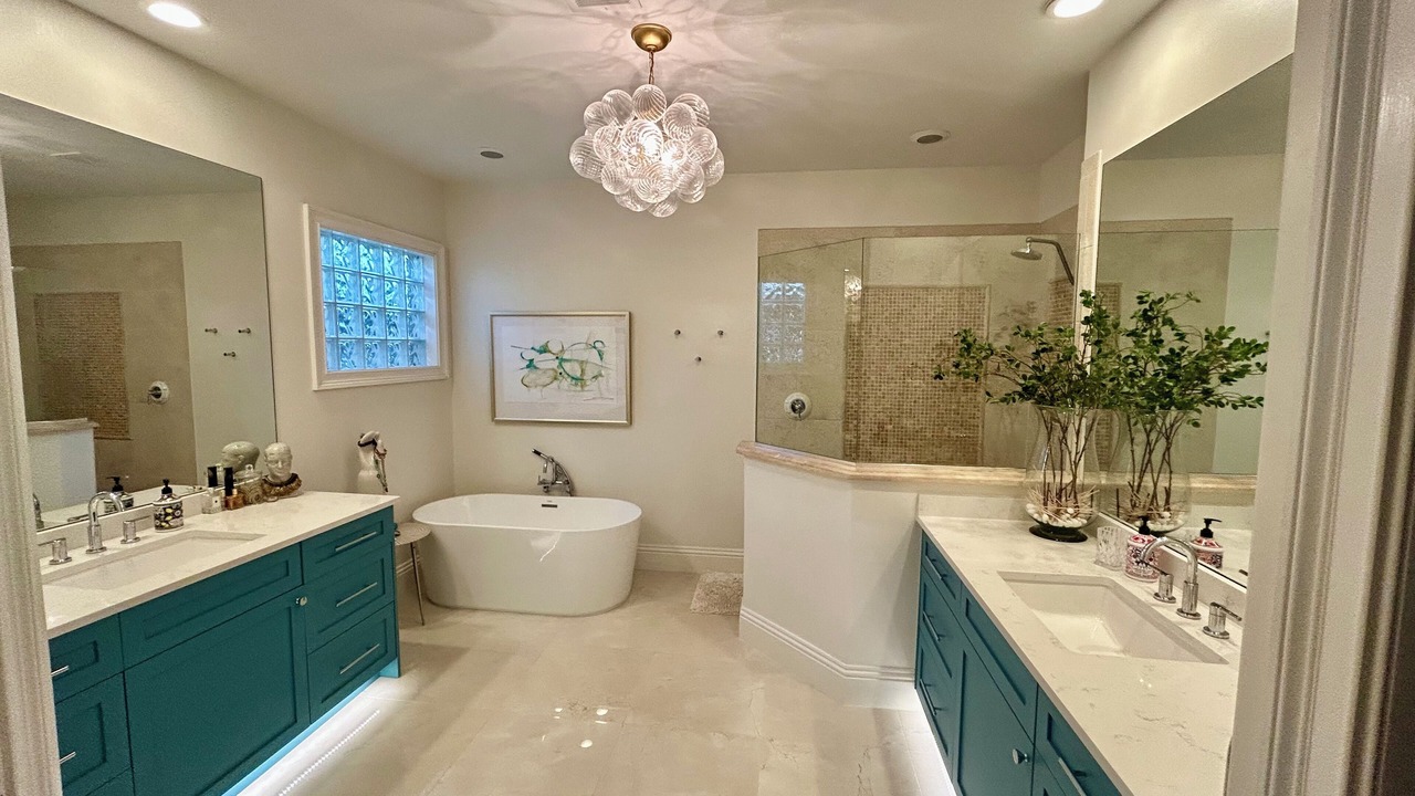 Photo of Bathroom in Longshore Lake