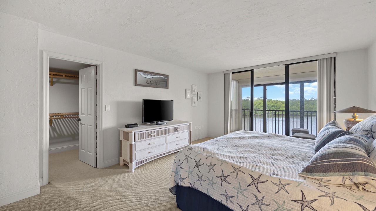 Photo of Bedroom in Vanderbilt Beach