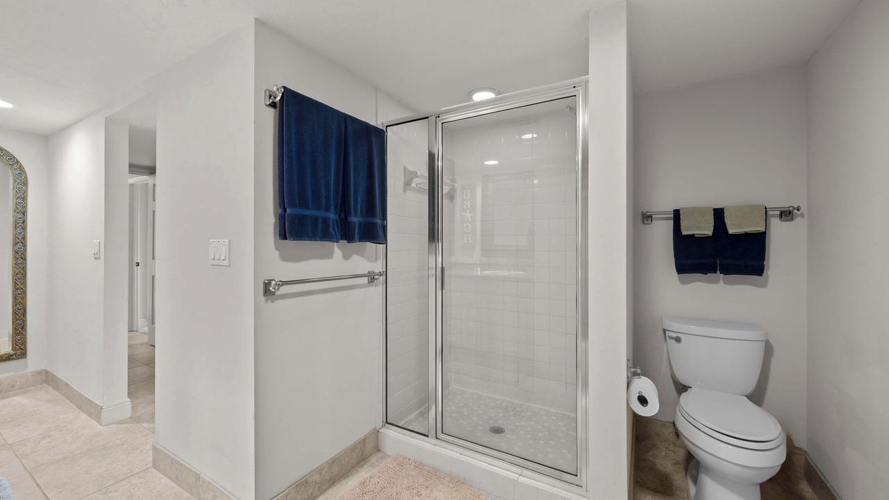 Photo of Bathroom in Vanderbilt Beach