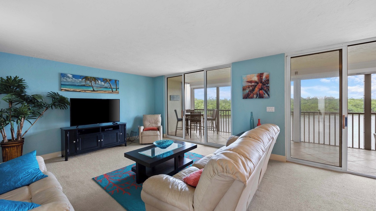 Photo of Livingroom in Vanderbilt Beach