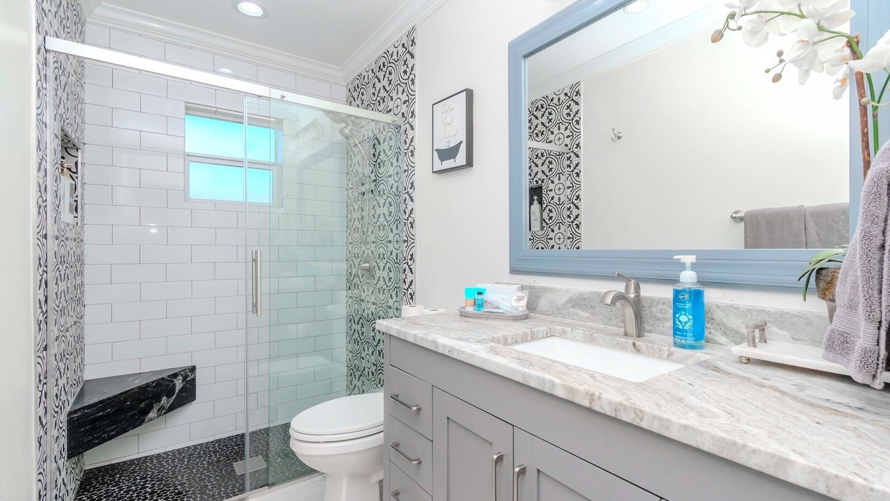 Photo of Bathroom in Bayshore Gardens