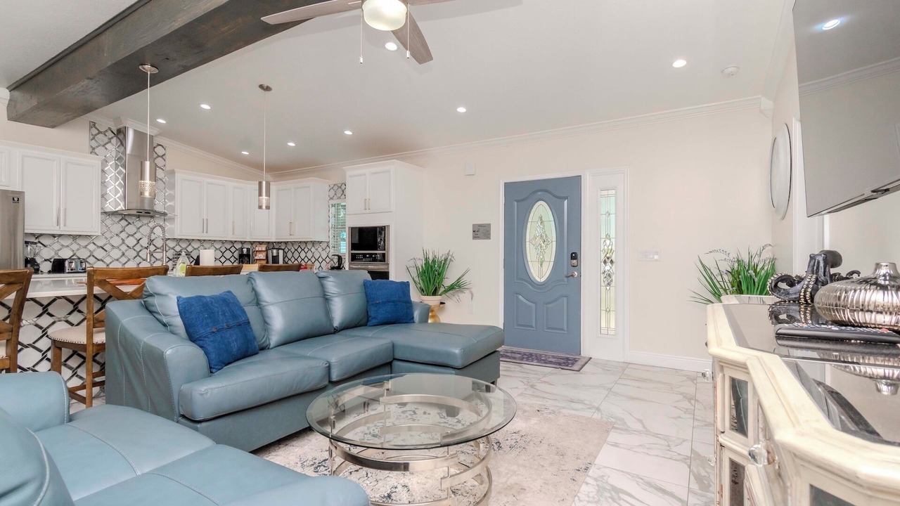 Photo of Livingroom in Bayshore Gardens
