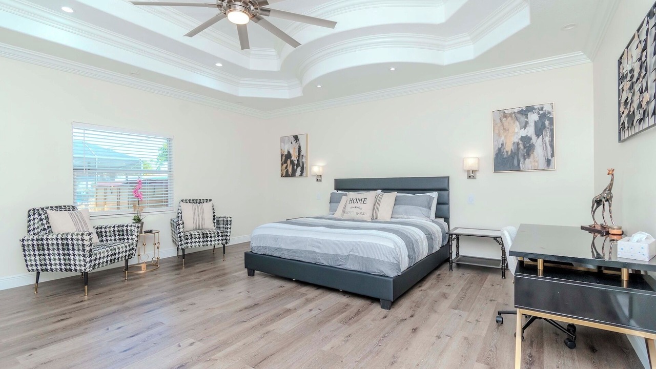 Photo of Bedroom in Bayshore Gardens
