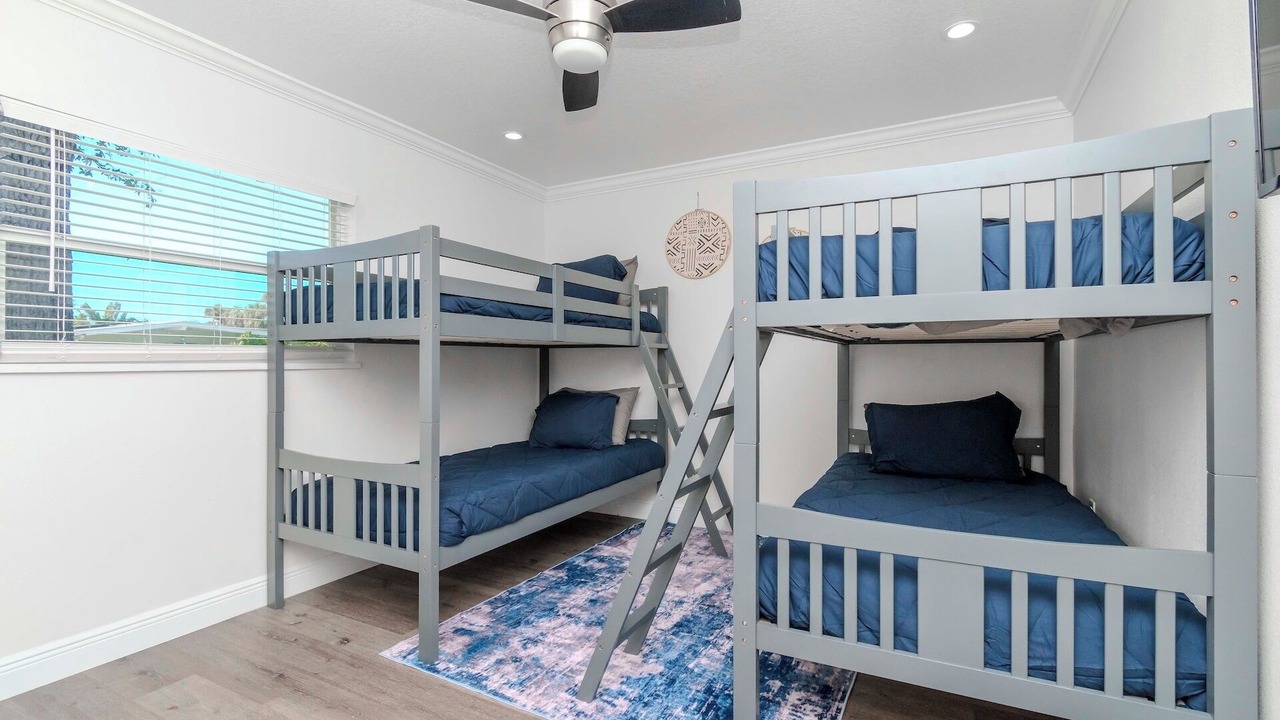 Photo of Bedroom in Bayshore Gardens