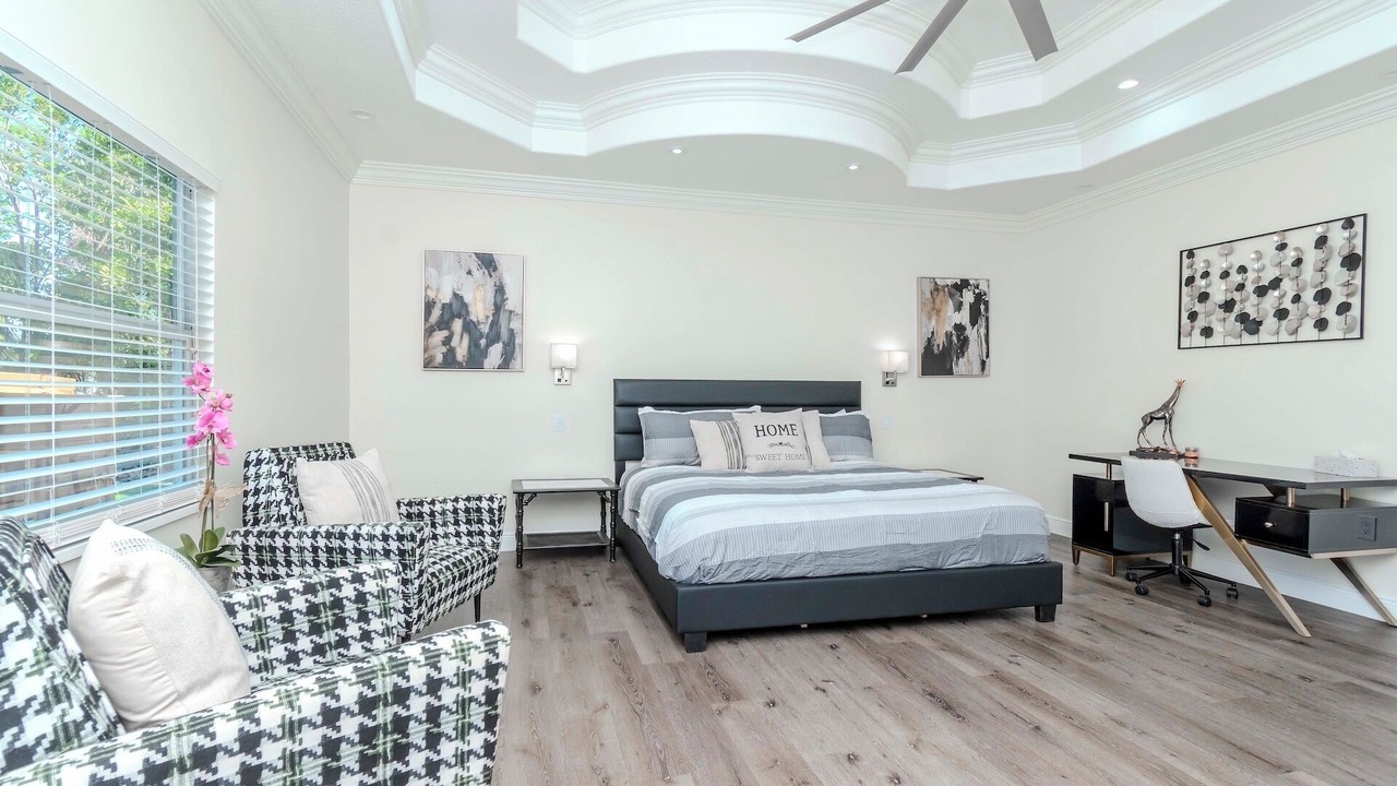 Photo of Bedroom in Bayshore Gardens