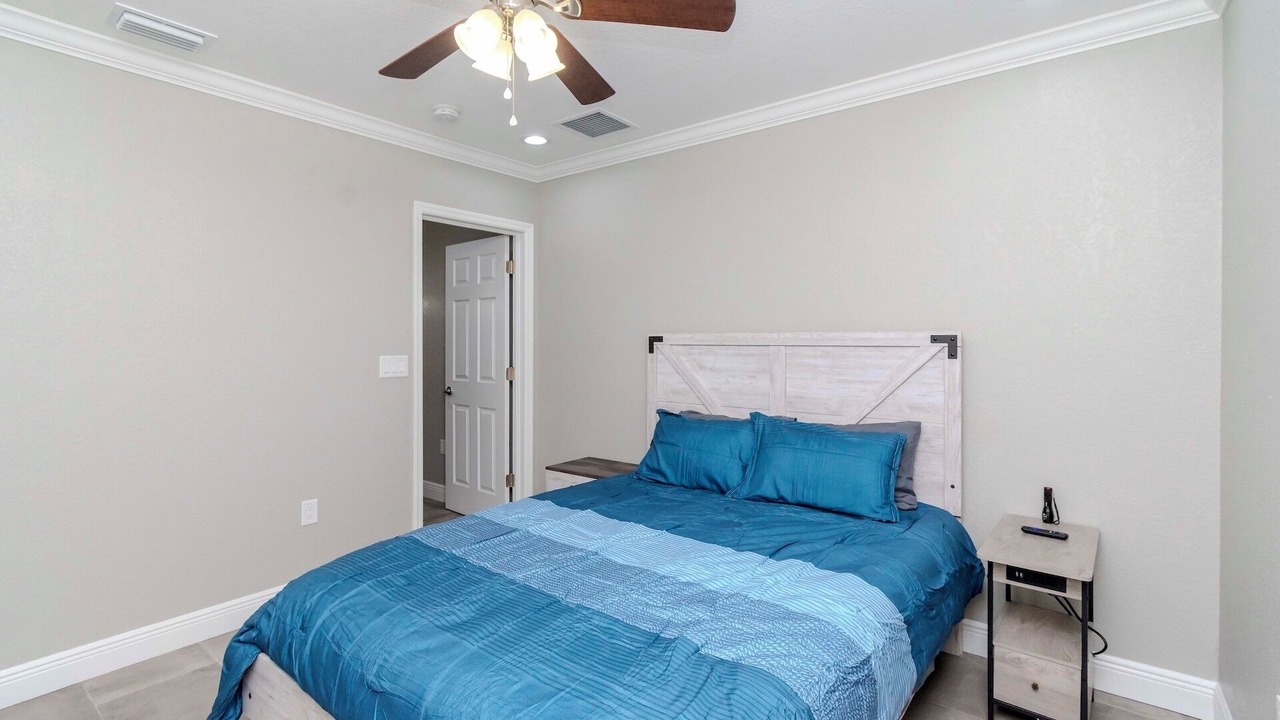 Photo of Bedroom in Bayshore Gardens