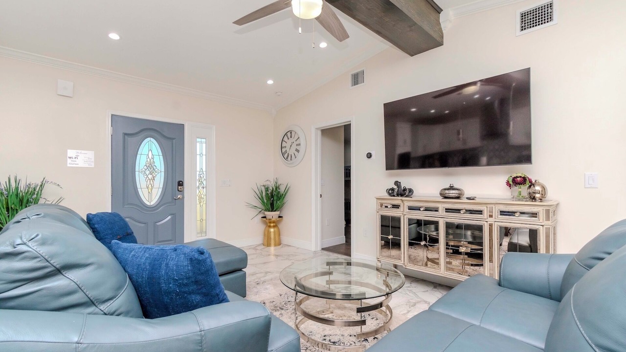 Photo of Livingroom in Bayshore Gardens
