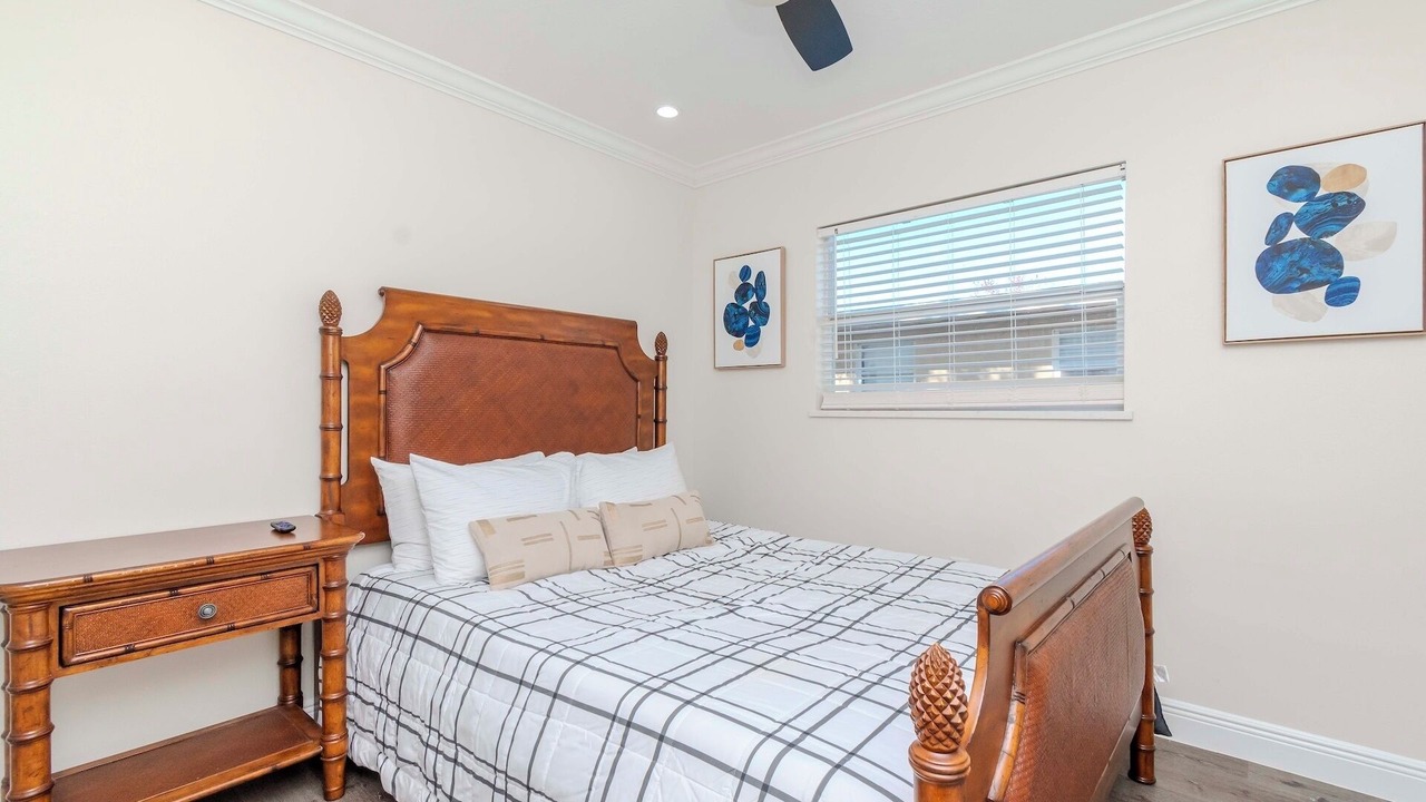 Photo of Bedroom in Bayshore Gardens