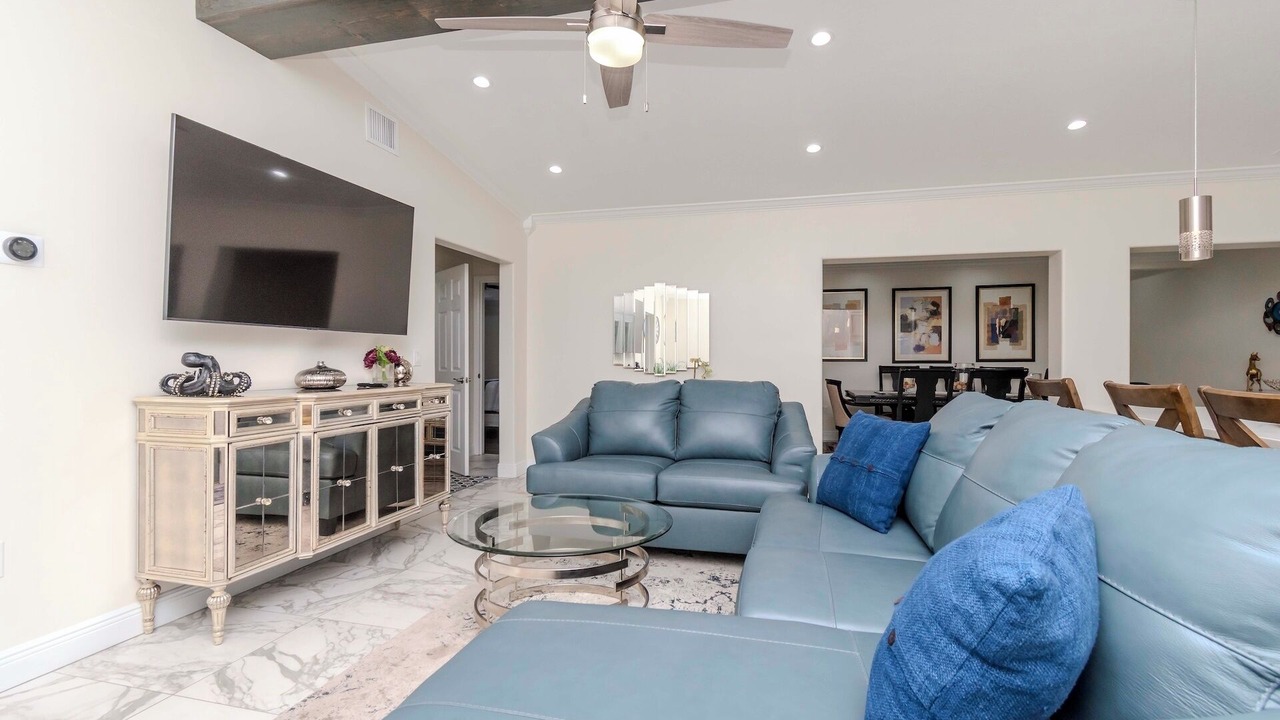 Photo of Livingroom in Bayshore Gardens
