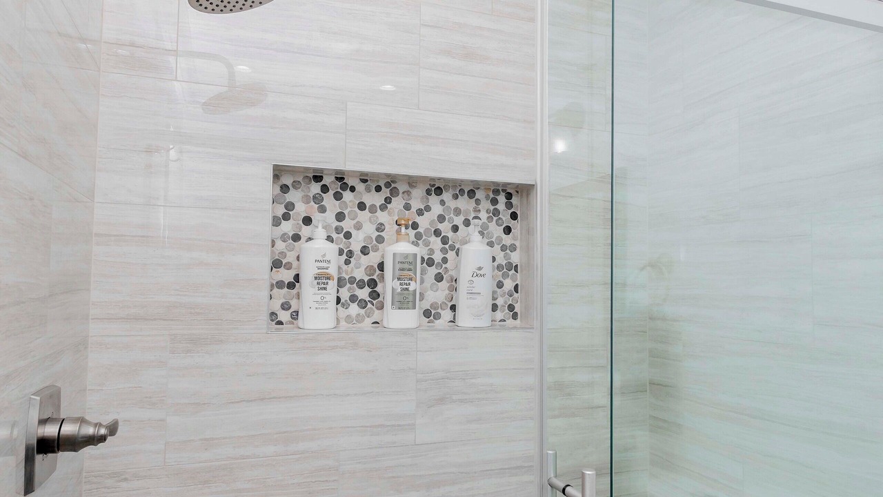 Photo of Bathroom in Bayshore Gardens