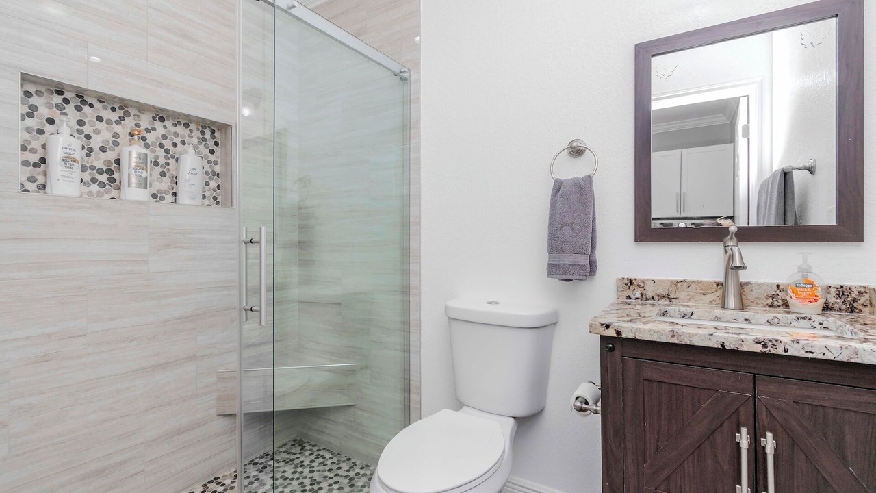 Photo of Bathroom in Bayshore Gardens