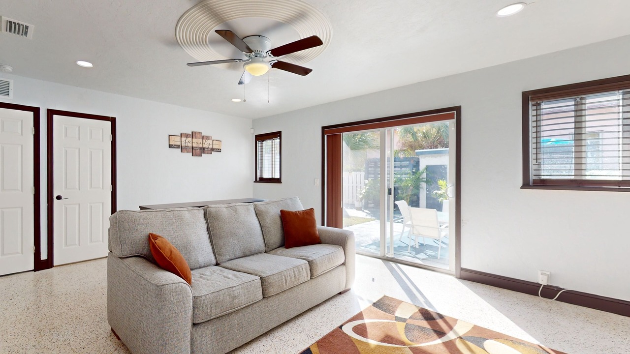 Photo of Livingroom in Riviera Beach