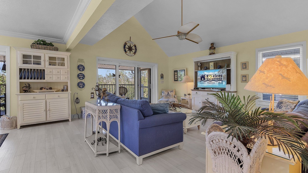 Photo of Livingroom in Mid Island