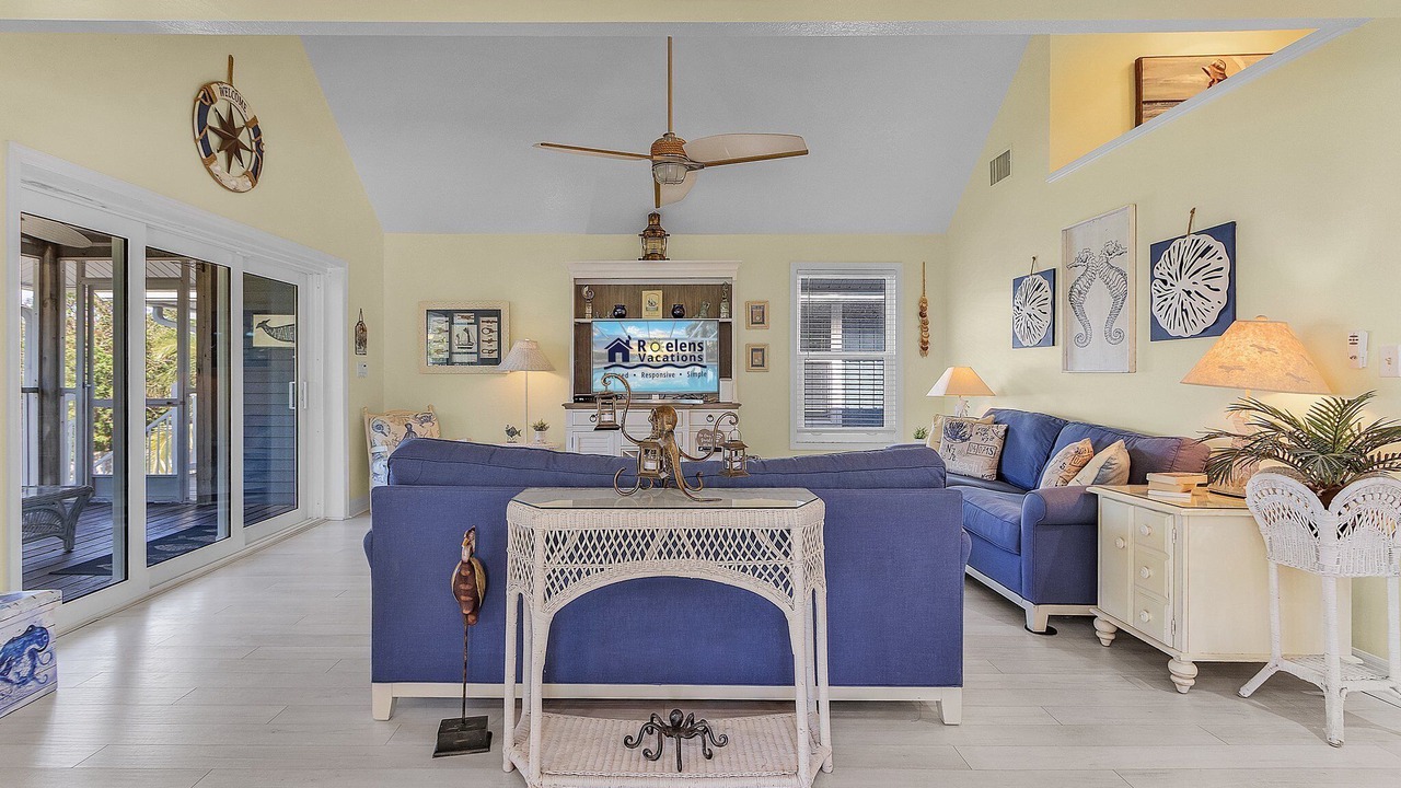 Photo of Livingroom in Mid Island