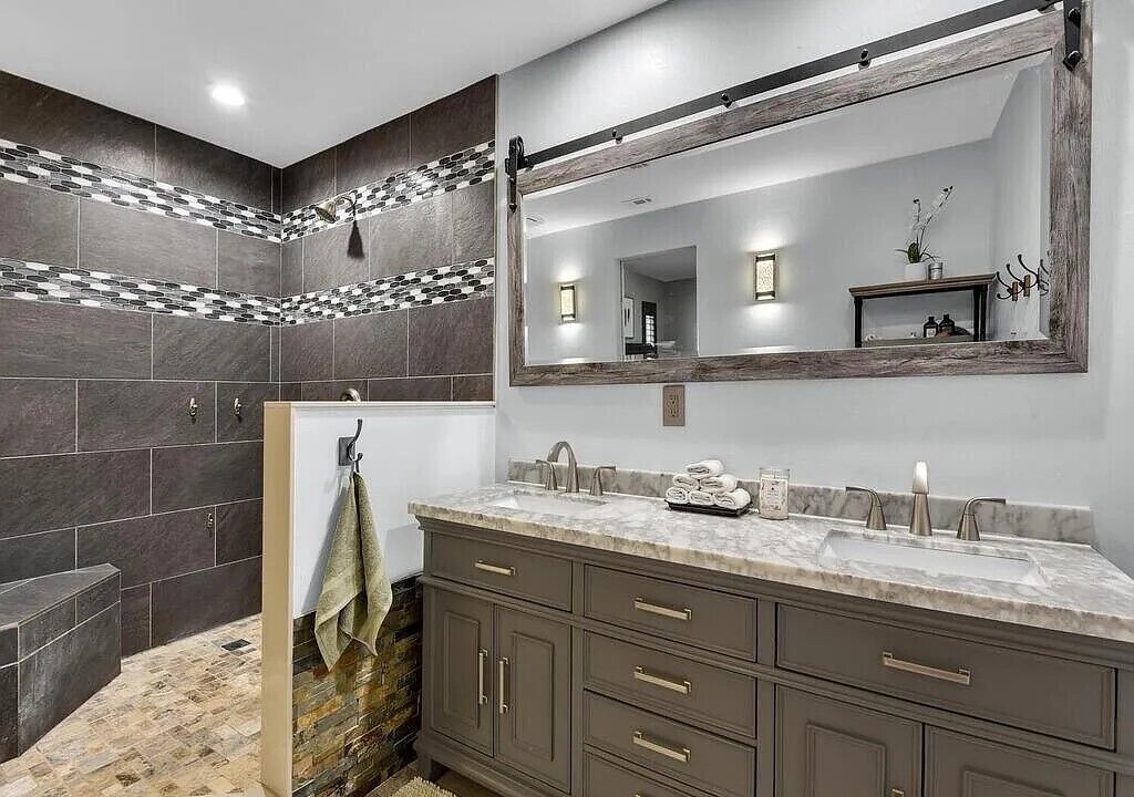 Photo of Bathroom in Parkdale