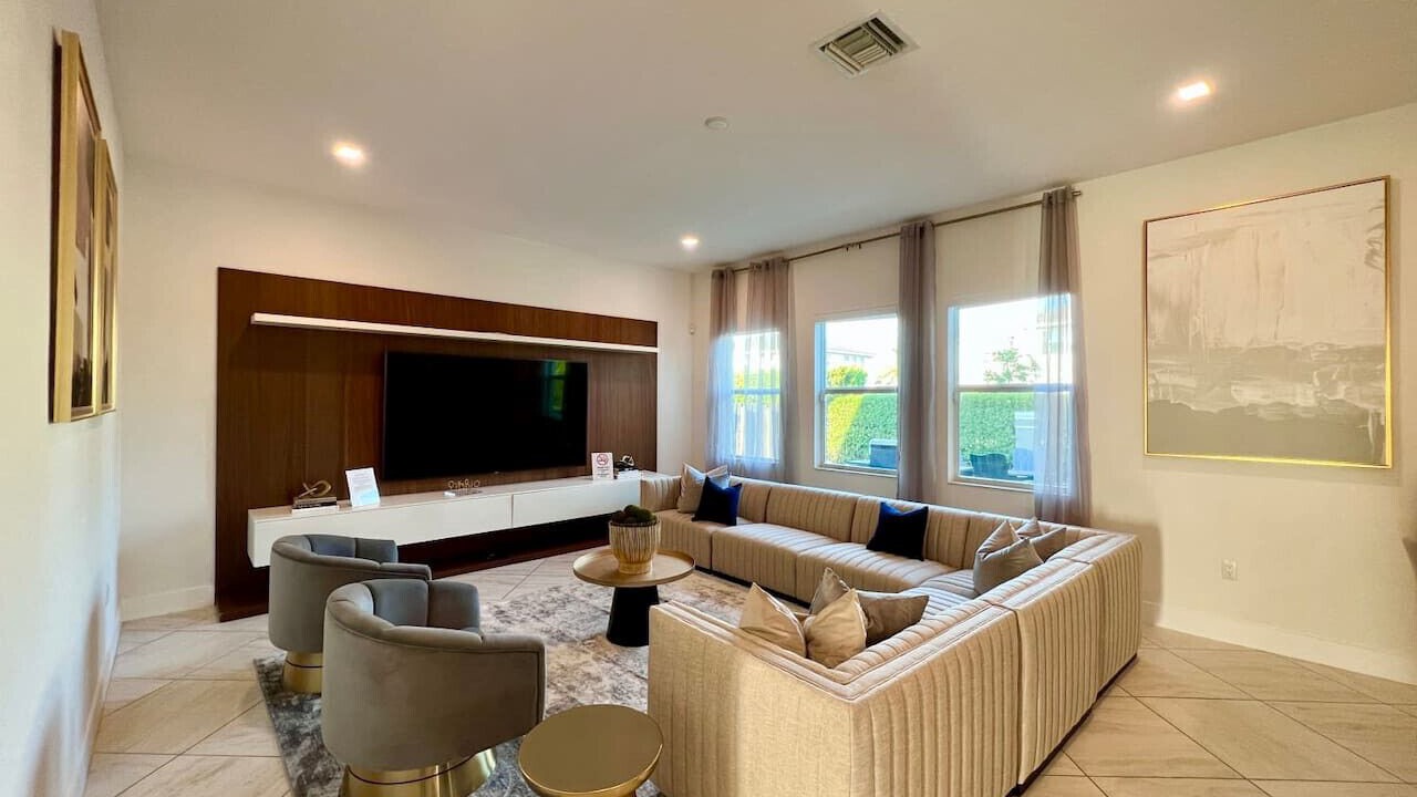 Photo of Livingroom in Ludlam