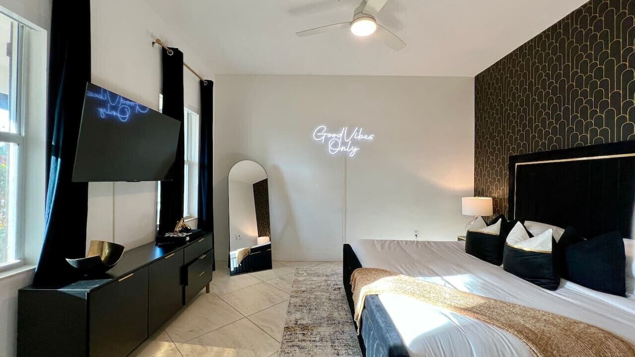 Photo of Bedroom in Ludlam