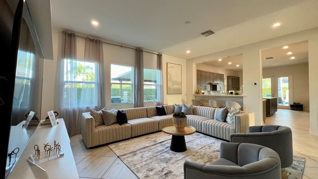 Photo of Livingroom in Ludlam