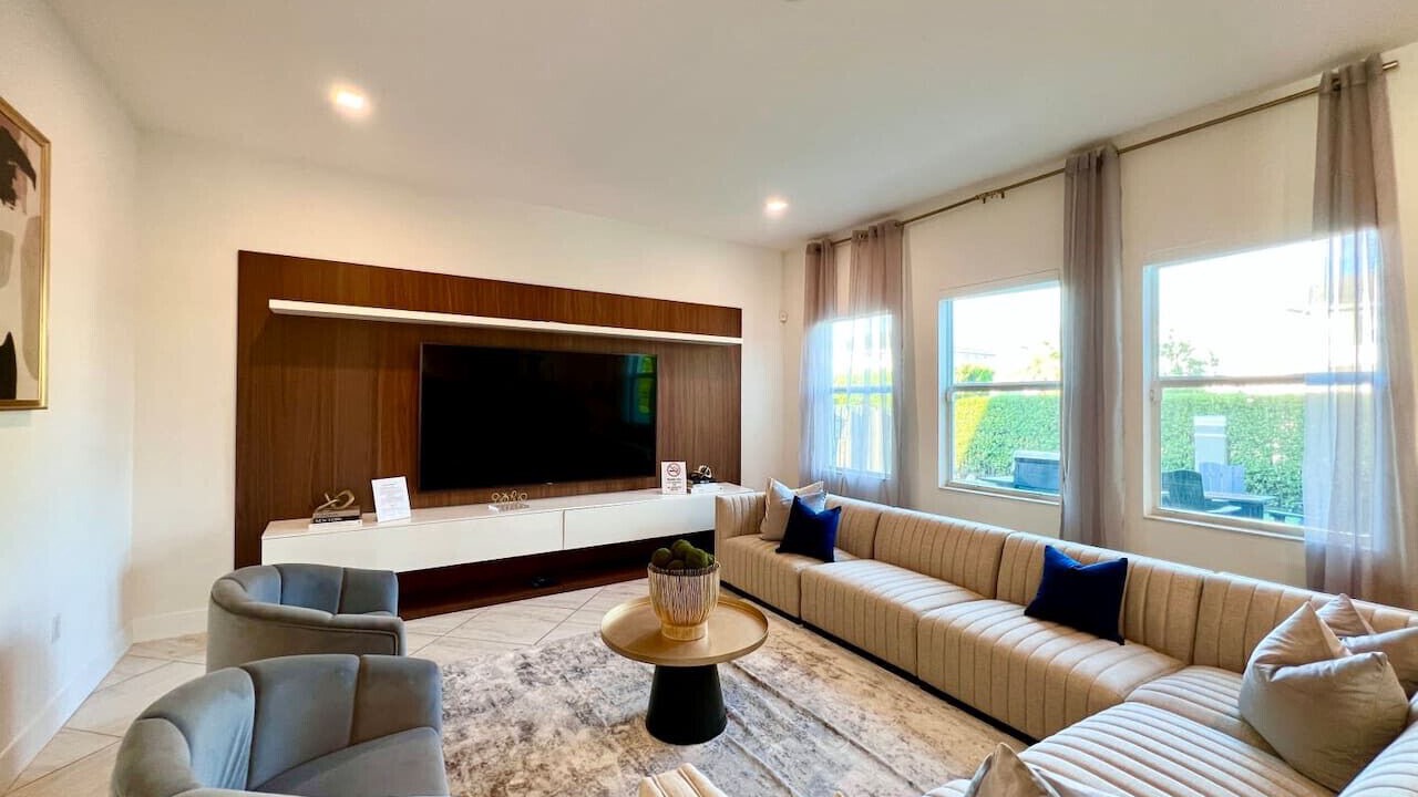 Photo of Livingroom in Ludlam