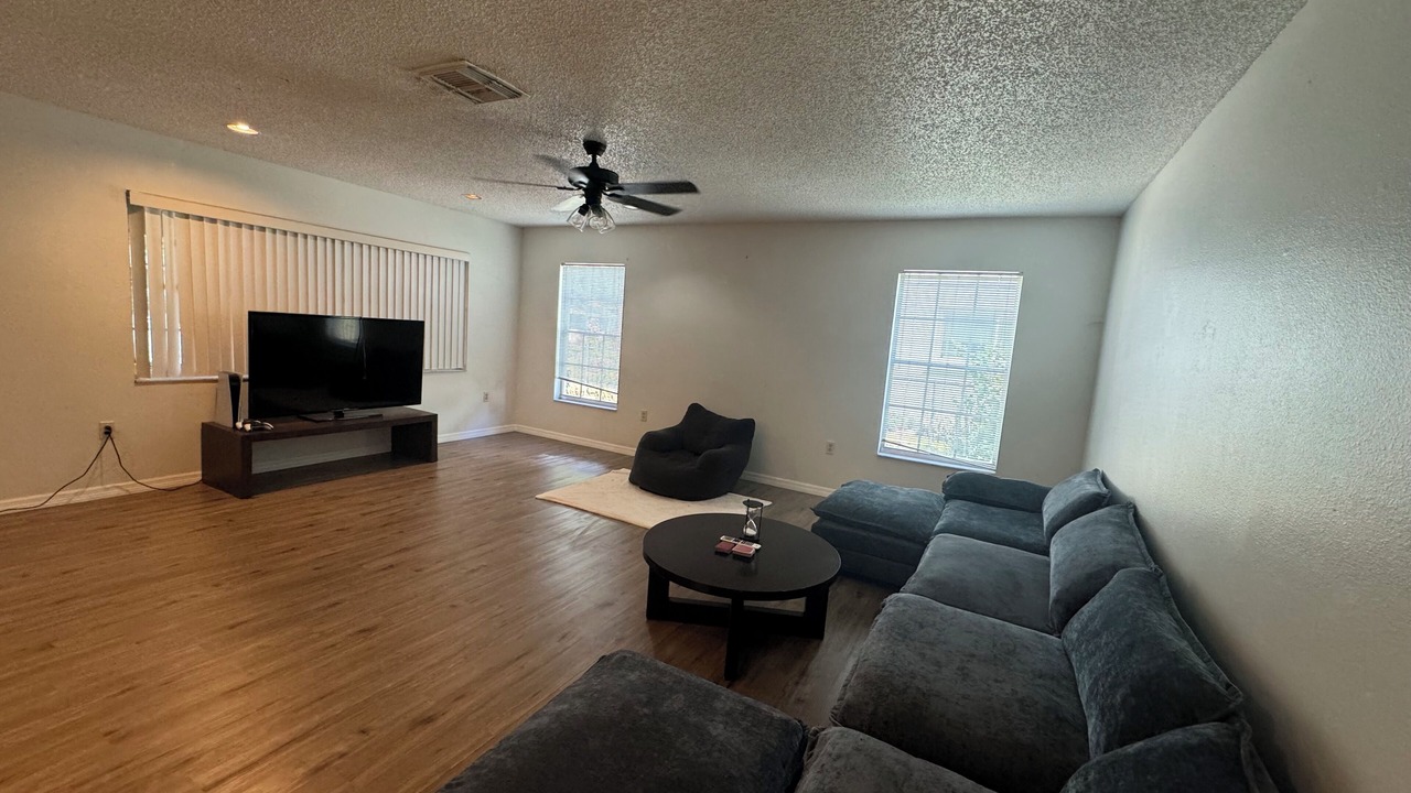 Photo of Livingroom in Hudson