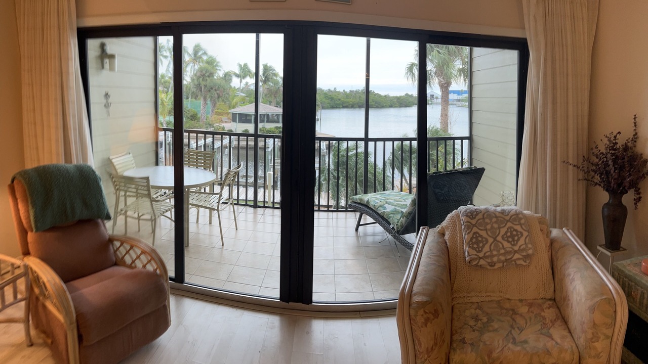 Photo of Livingroom in Bokeelia
