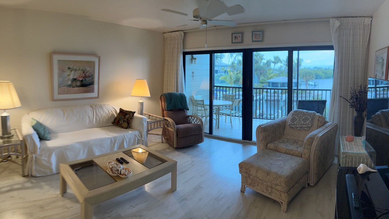 Photo of Livingroom in Bokeelia