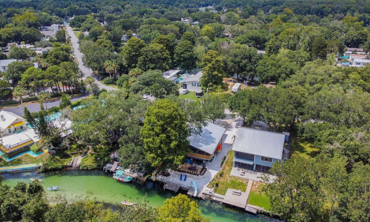Photo of Outdoor in Weeki Wachee Gardens