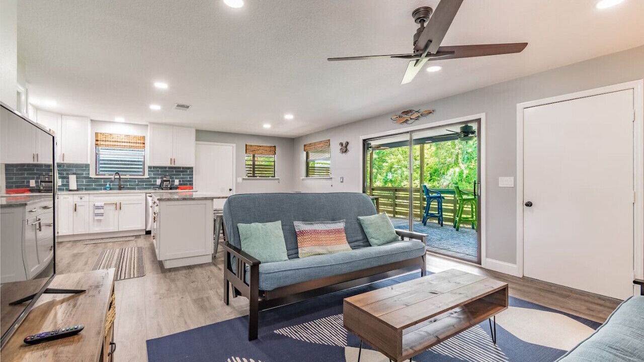 Photo of Livingroom in Weeki Wachee Gardens