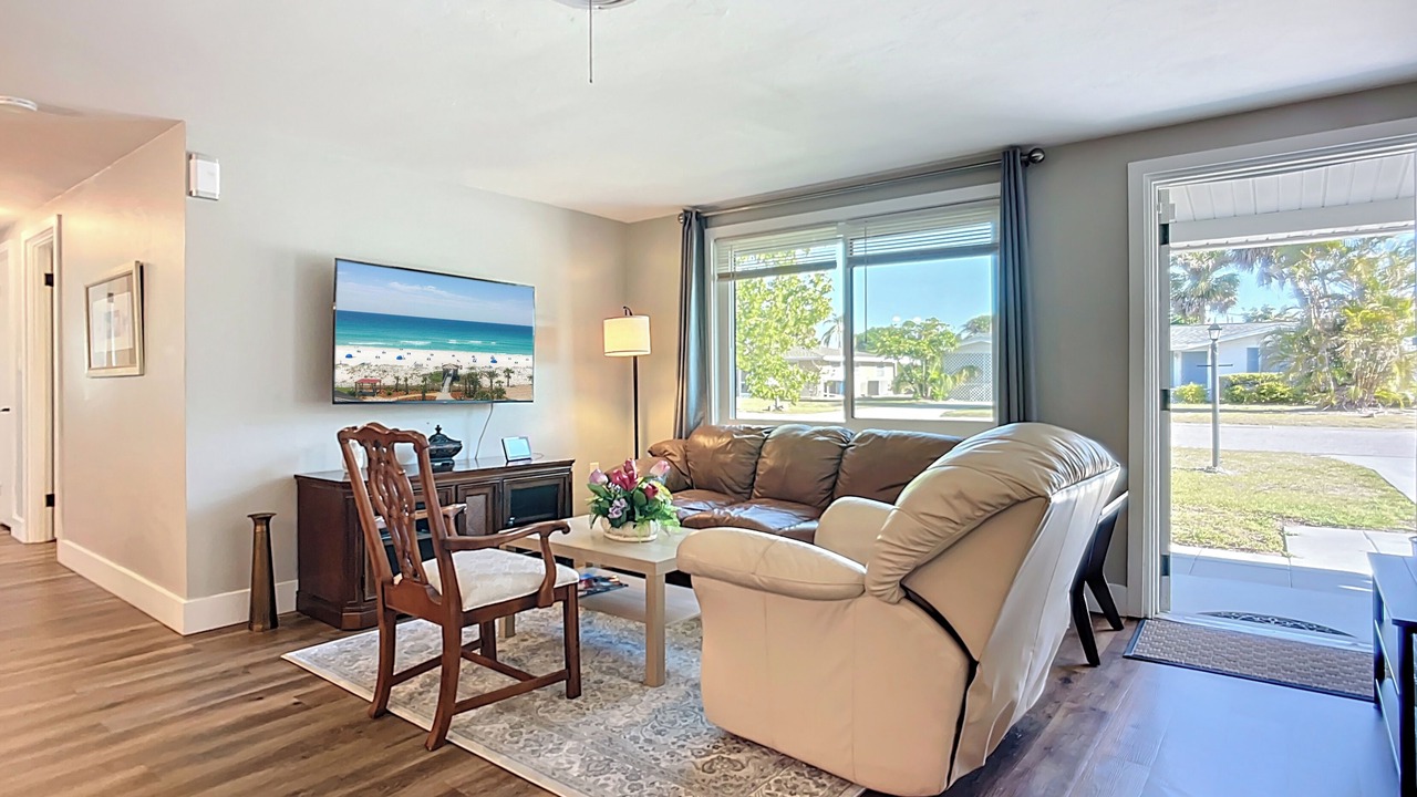 Photo of Livingroom in Gulf Gate Estates