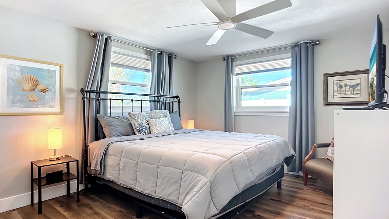 Photo of Bedroom in Gulf Gate Estates