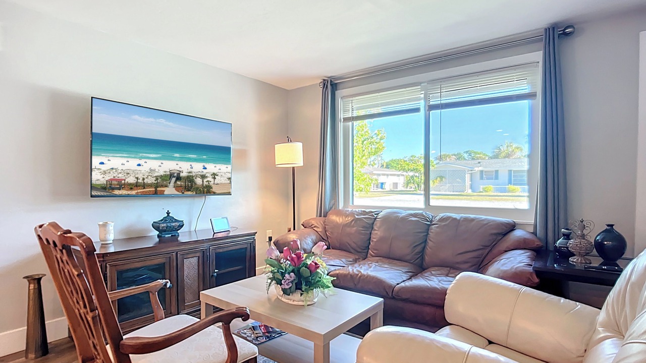 Photo of Livingroom in Gulf Gate Estates