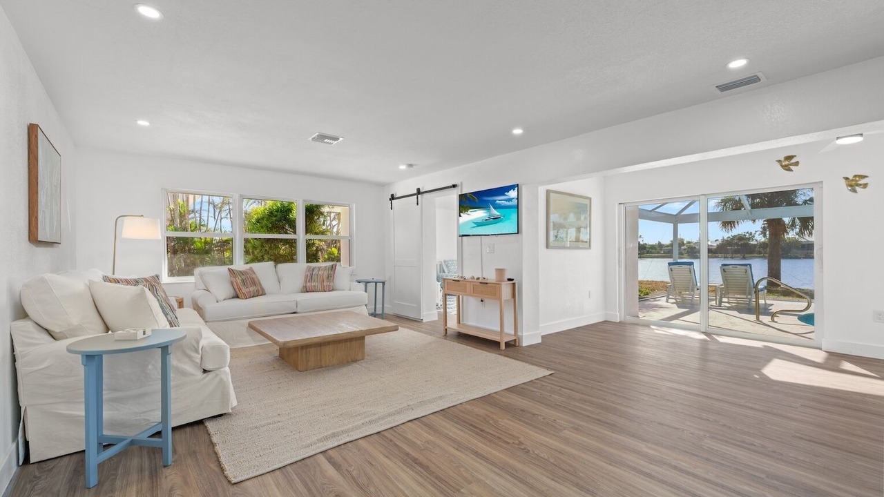 Photo of Livingroom in Murex Lakes