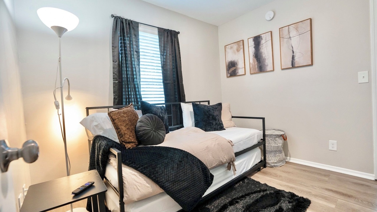 Photo of Bedroom in Lakeshore South