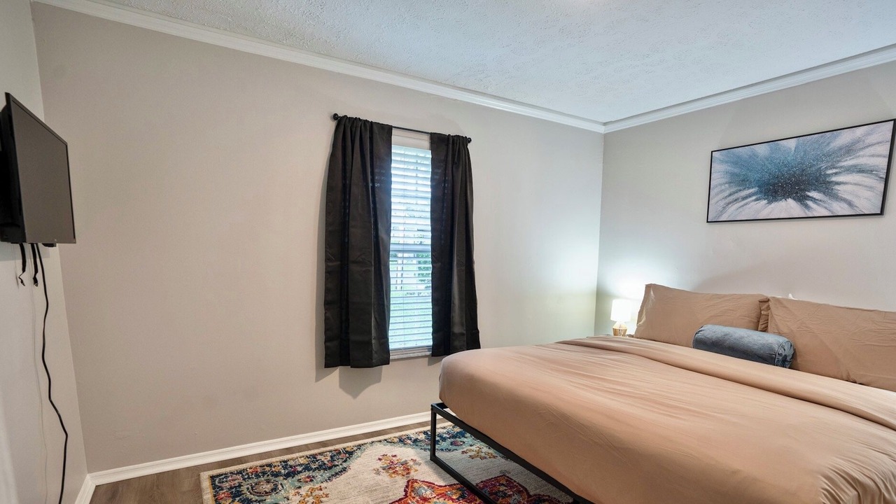 Photo of Bedroom in Lakeshore South