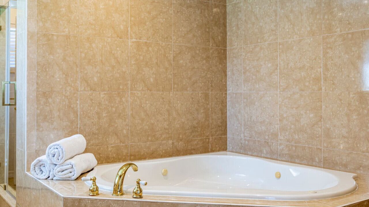 Photo of Bathroom in Plantation