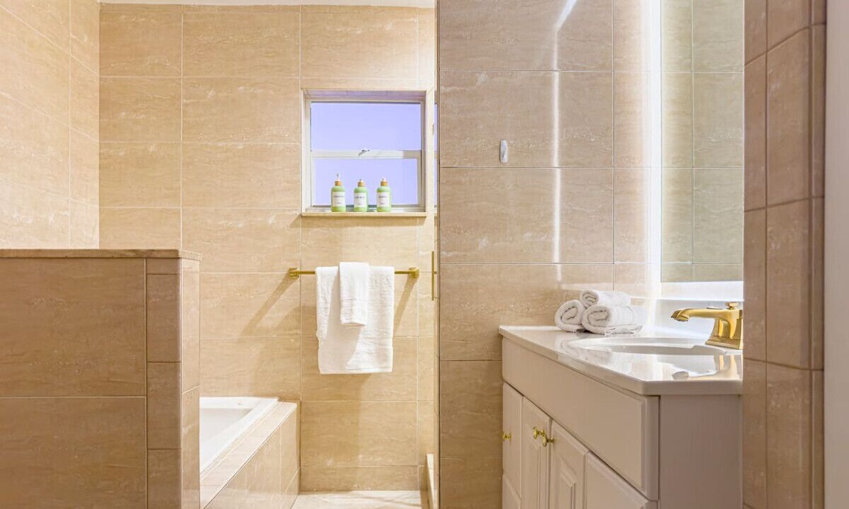 Photo of Bathroom in Plantation