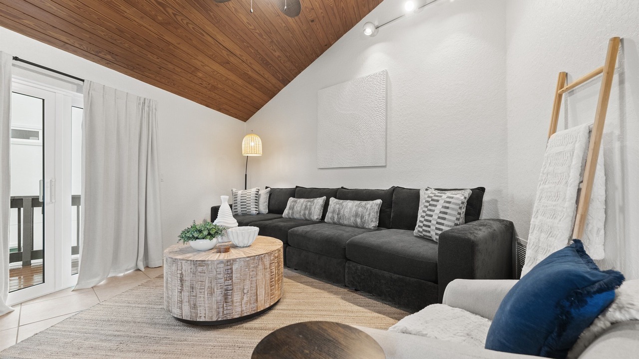 Photo of Livingroom in Marineland Acres