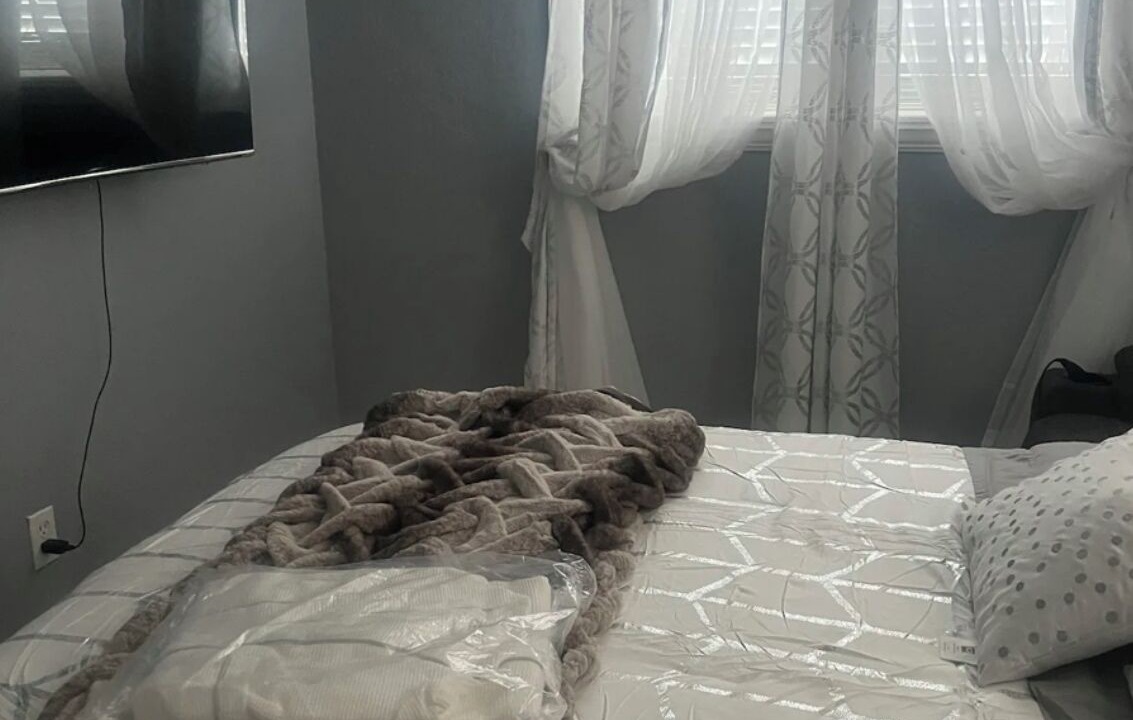 Photo of Bedroom in Olympia Heights
