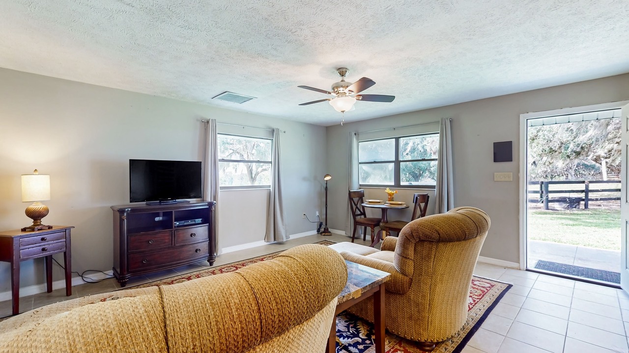 Photo of Livingroom in Micanopy