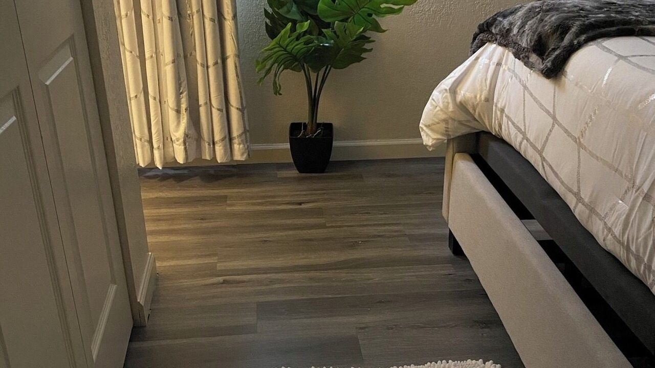 Photo of Bedroom in Ludlam