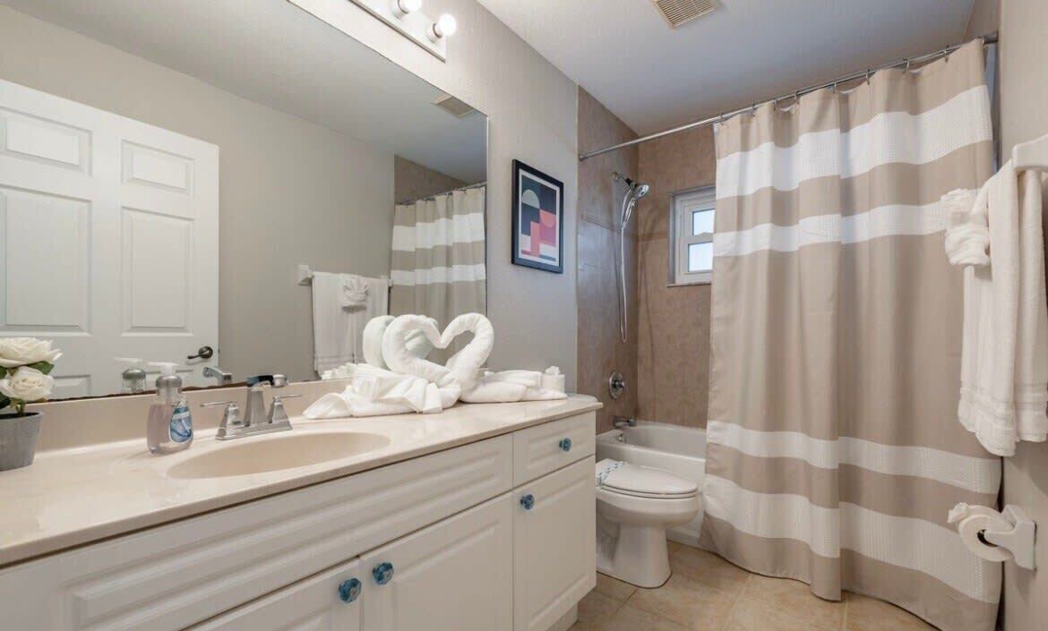 Photo of Bathroom in Diplomat