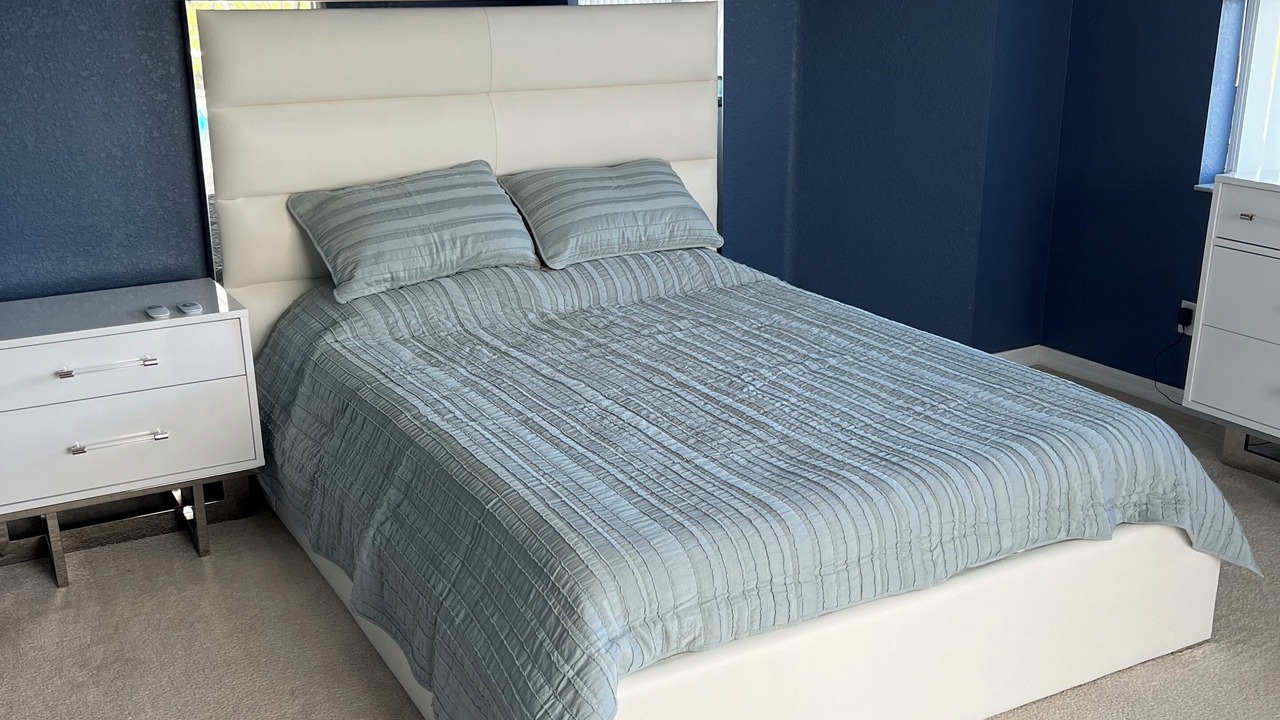 Photo of Bedroom in Pine Valley