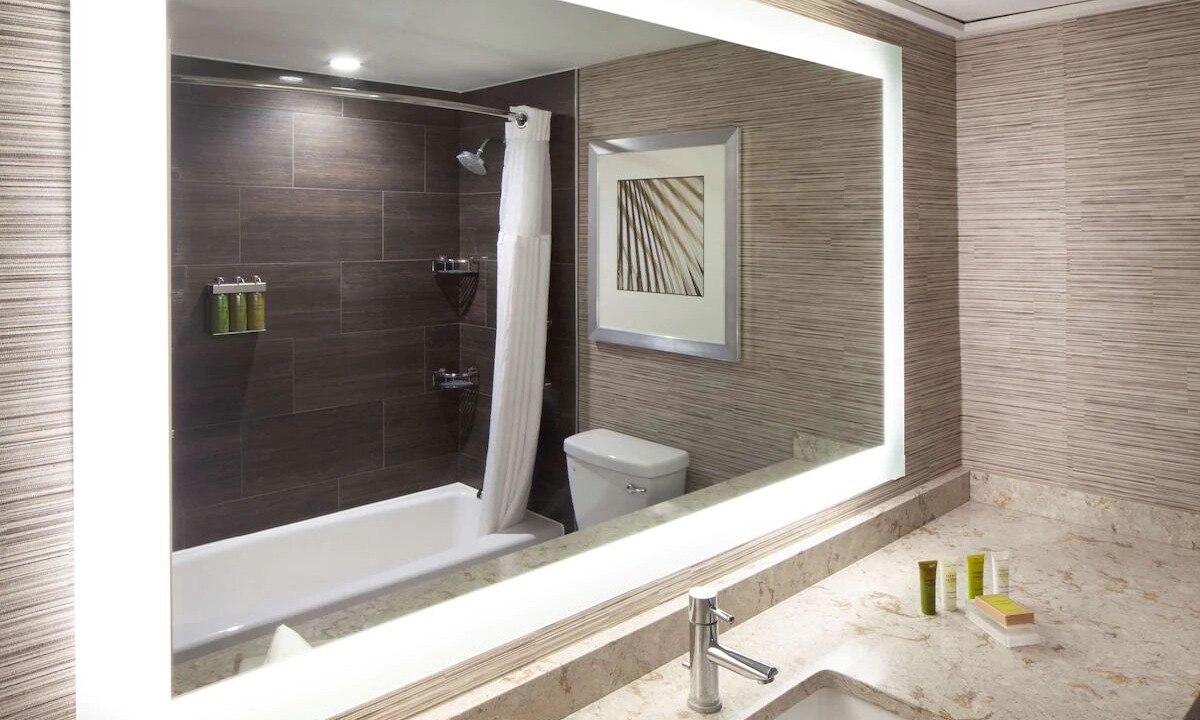 Photo of Bathroom in Carver City - Lincoln Gardens